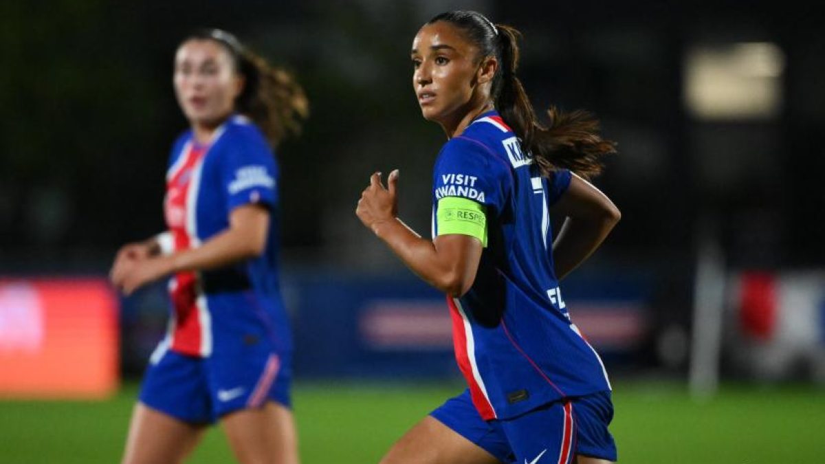 Jugadoras de Manchester City y PSG disputan un partido de la Champions League femenina